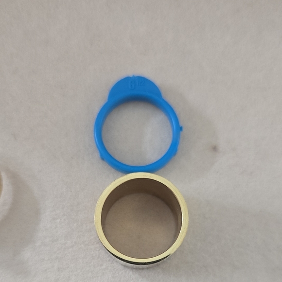 💫 Gold Rings with Blue Accent - Picture 6 of 6